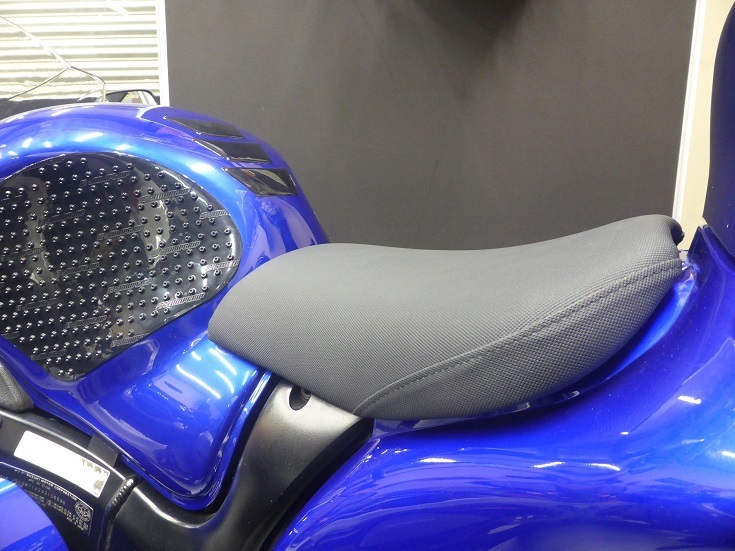 GSX1300R隼ｼｰﾄ表皮張替え